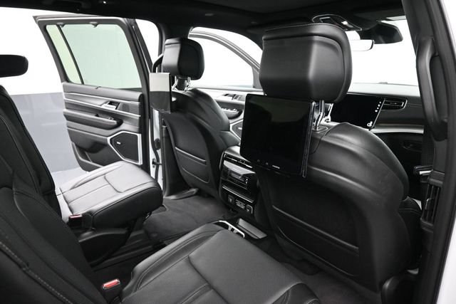 Used 2025 Jeep Wagoneer Series III w/ Premium Group I AWD/4WD image 23