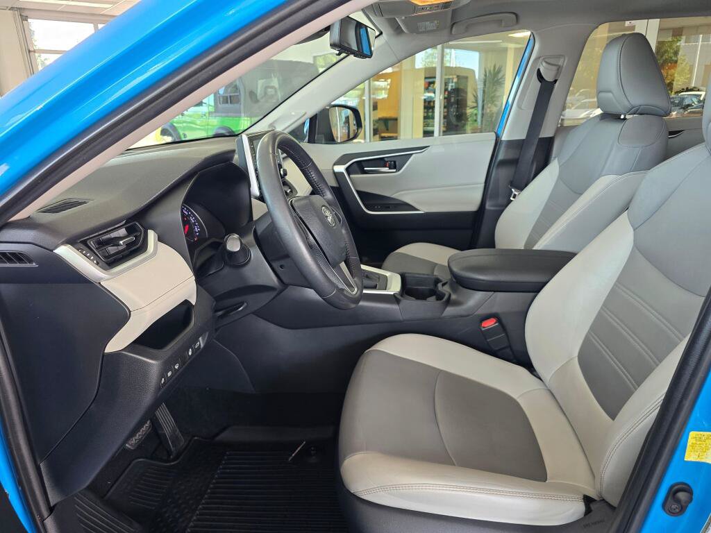 Used 2019 Toyota RAV4 XLE Premium AWD/4WD image 18