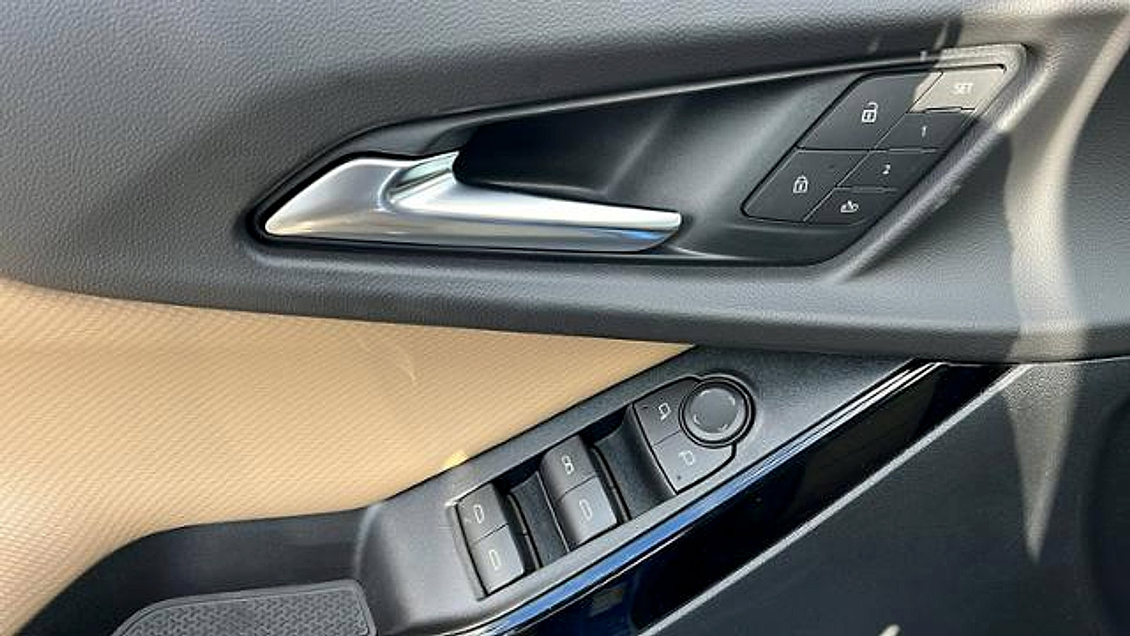 New 2026 Chevrolet Equinox ACTIV w/ Convenience Package III image 16