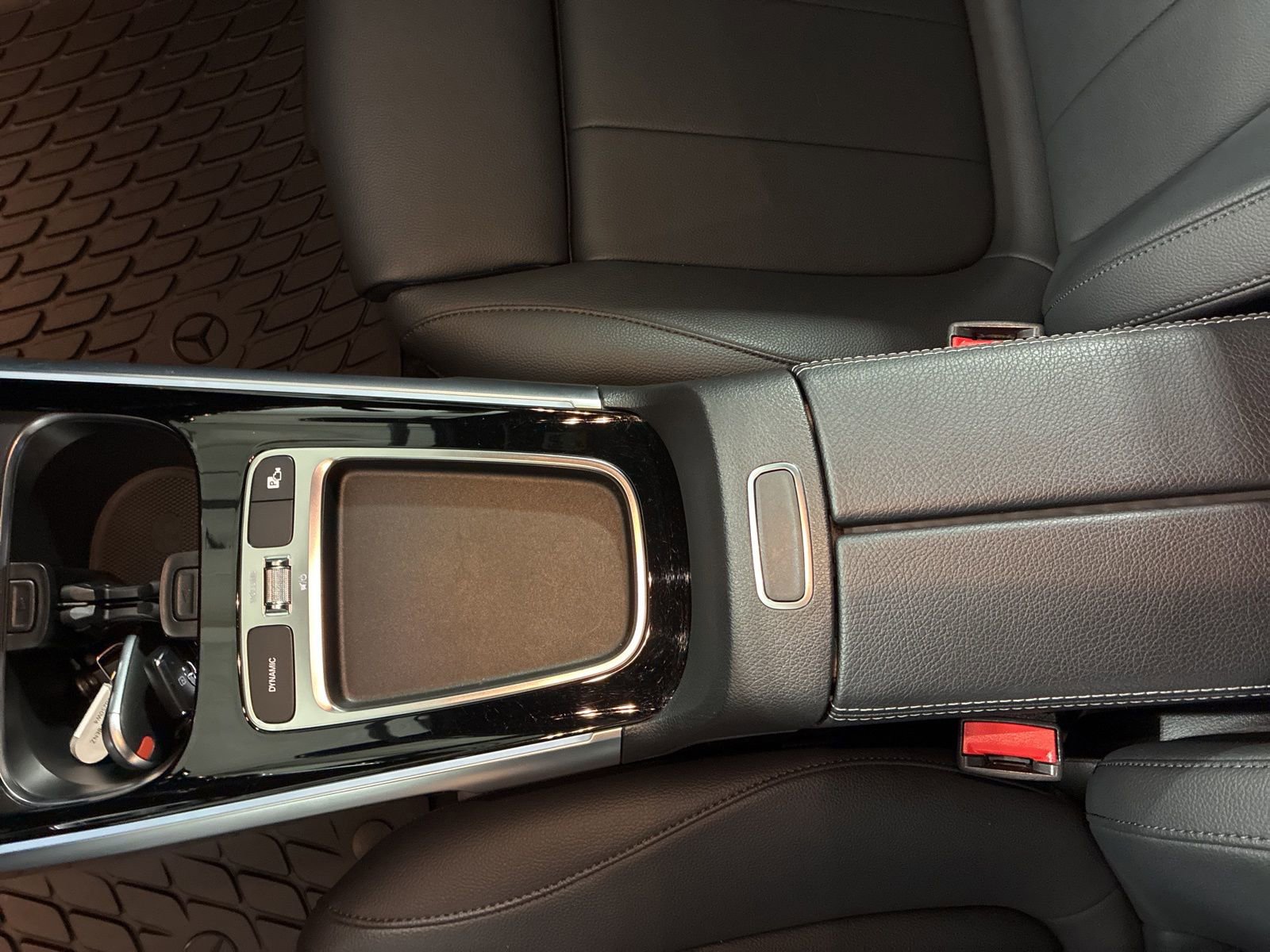 Used 2024 Mercedes-Benz GLB 250 4MATIC image 22