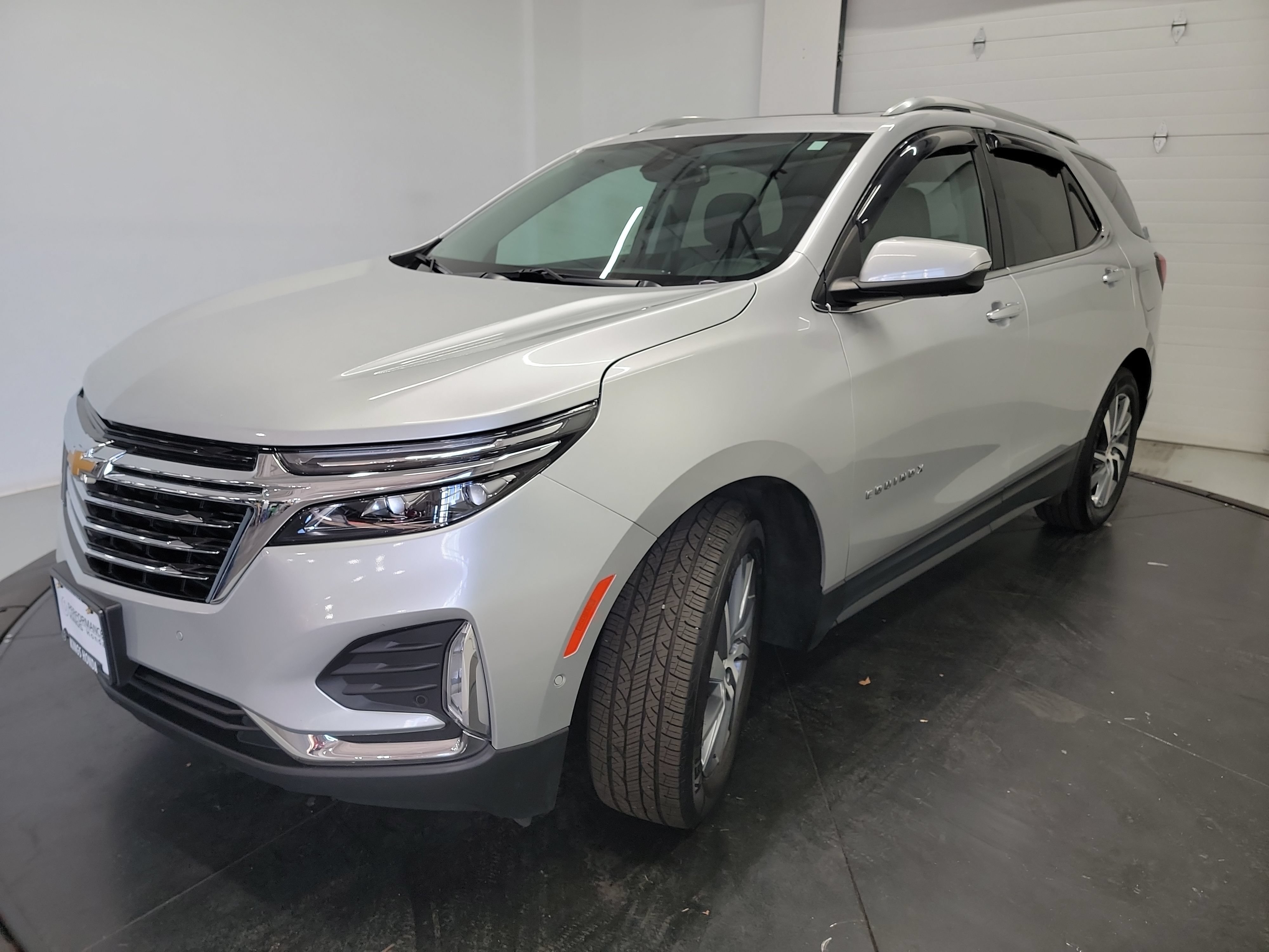 Used 2022 Chevrolet Equinox Premier FWD image 3
