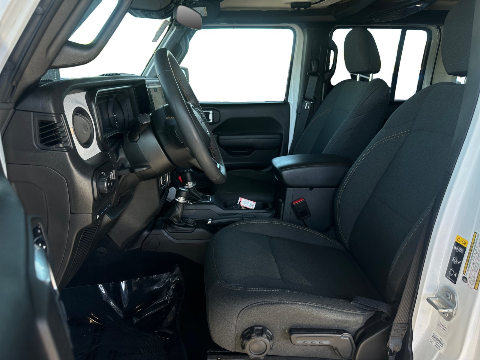 Used 2024 Jeep Wrangler Unlimited w/ Convenience Group AWD/4WD image 9
