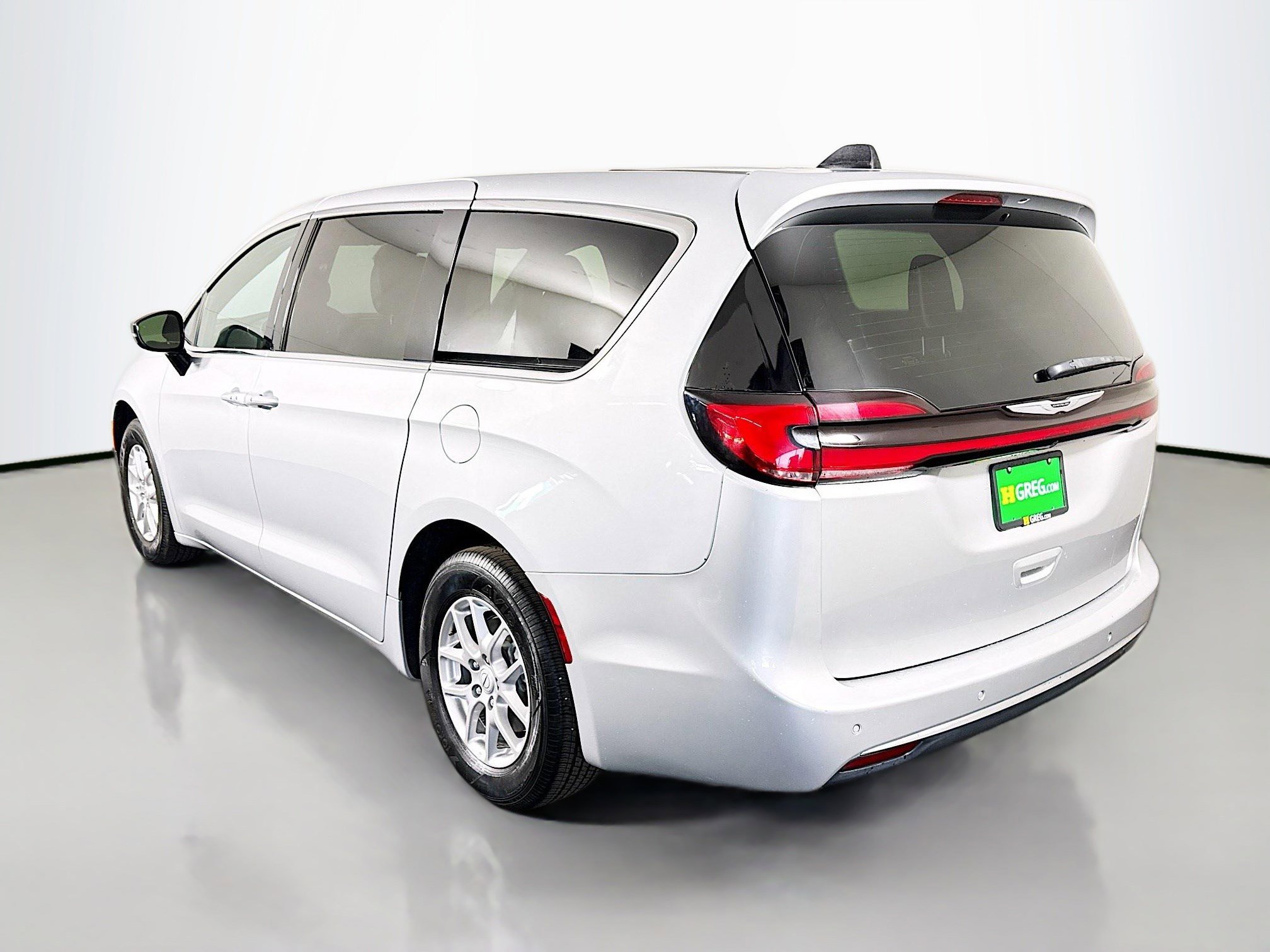 Used 2026 Chrysler Pacifica Select FWD image 7