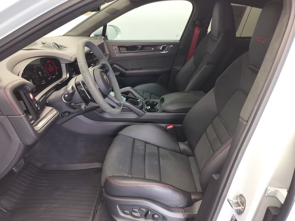 Certified 2025 Porsche Cayenne GTS AWD/4WD image 6