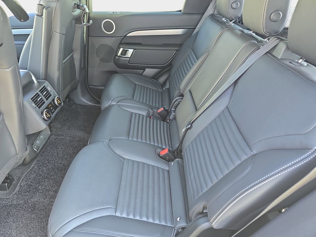 New 2026 Land Rover Discovery Limited Edition image 16