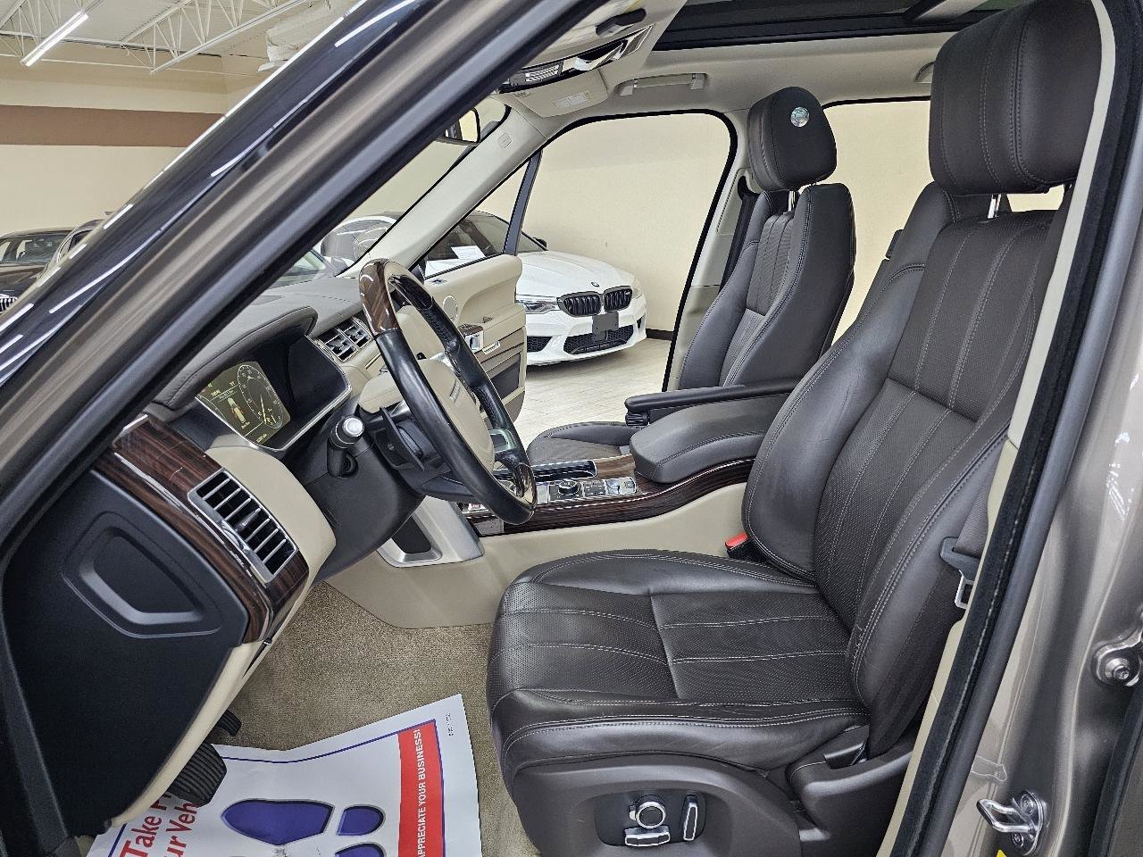 Used 2016 Land Rover Range Rover HSE image 18