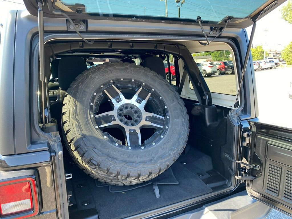 Used 2019 Jeep Wrangler Unlimited Sahara image 22