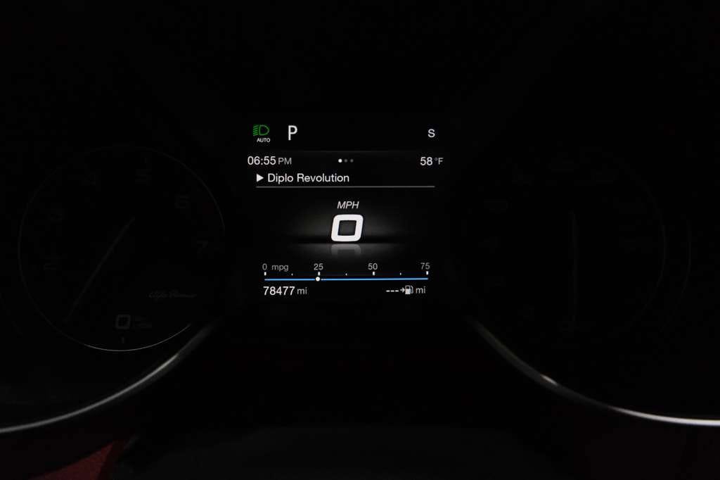 Used 2018 Alfa Romeo Giulia Ti w/ Nero Edizione RWD image 38