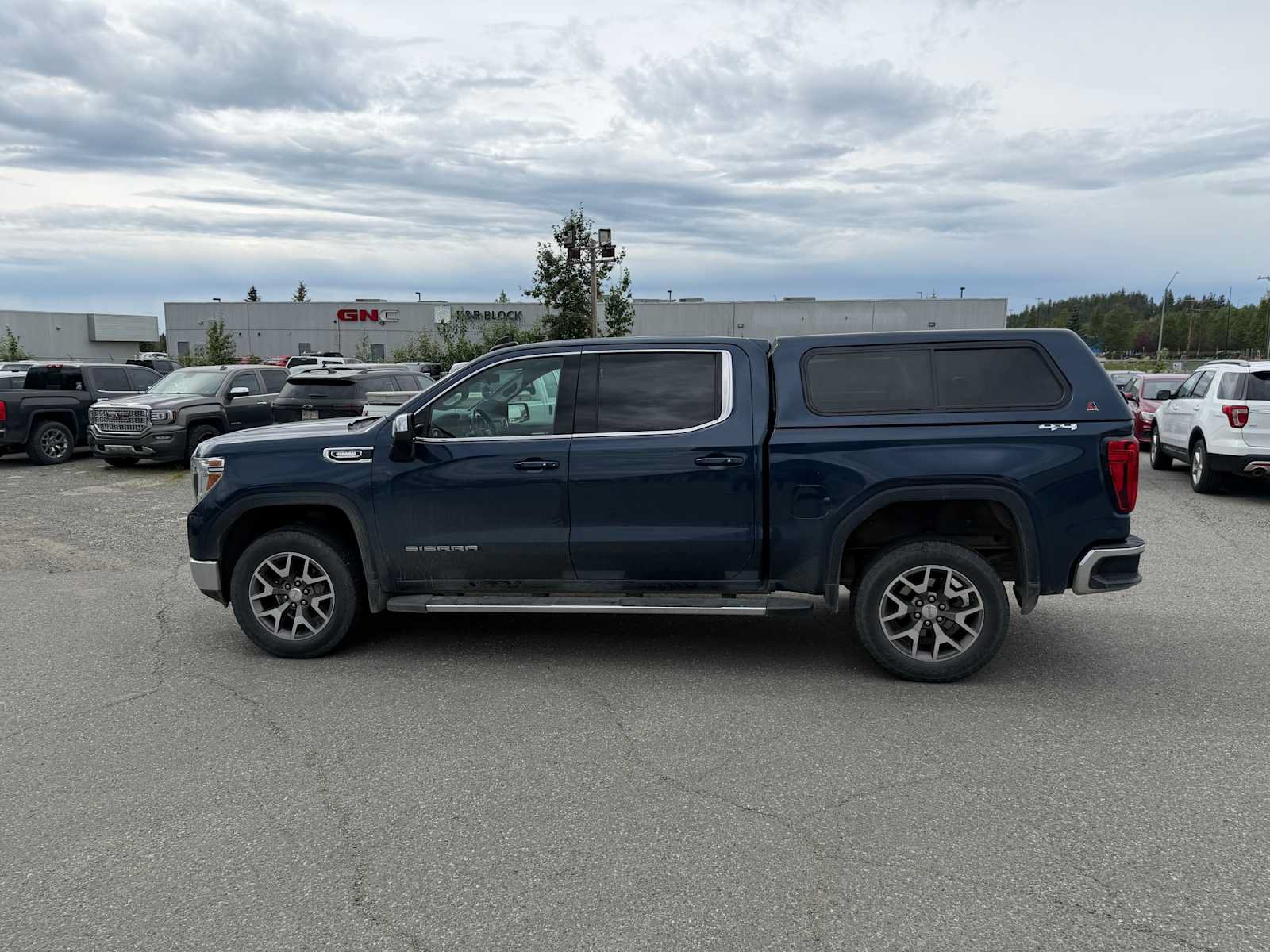 Used 2020 GMC Sierra 1500 SLE w/ Driver Alert Package I AWD/4WD image 2