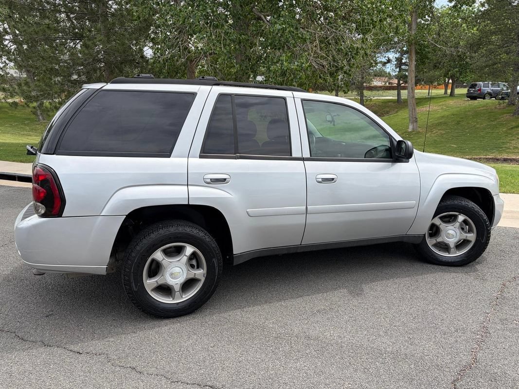 Used 2009 Chevrolet TrailBlazer LT AWD/4WD image 4