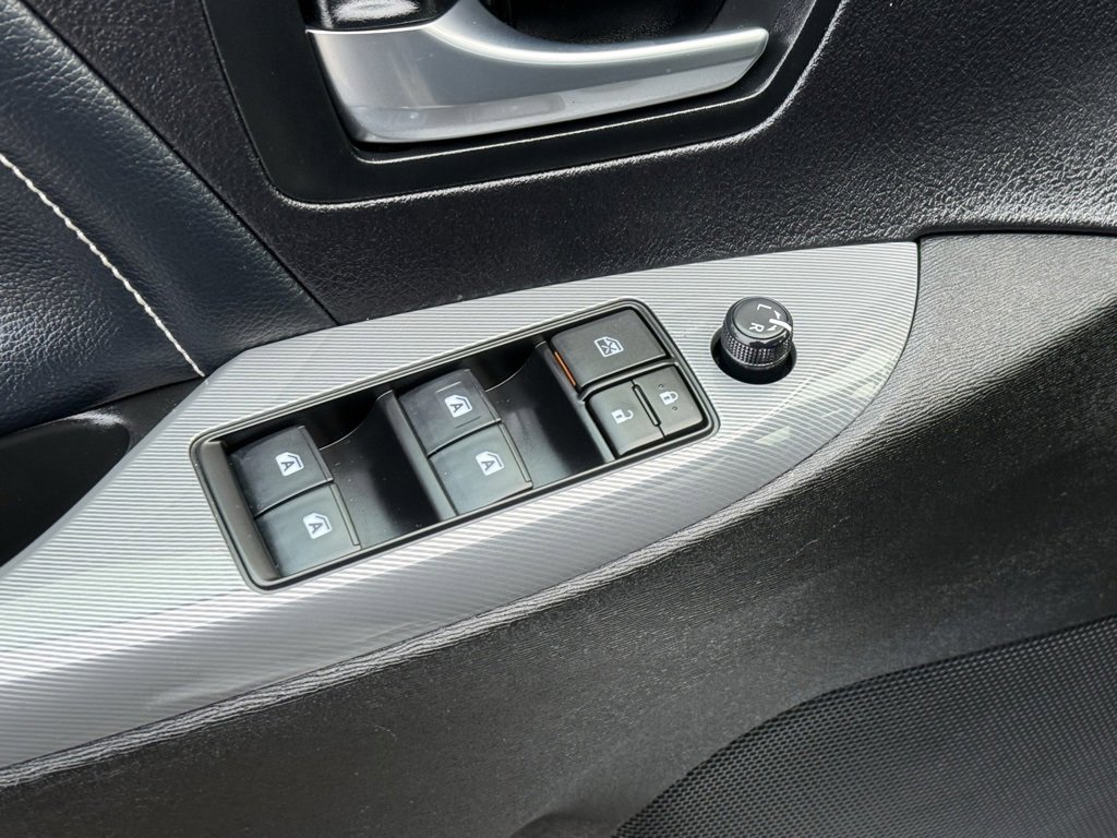 Used 2018 Toyota Sienna SE w/ Carpet Mat Package image 13