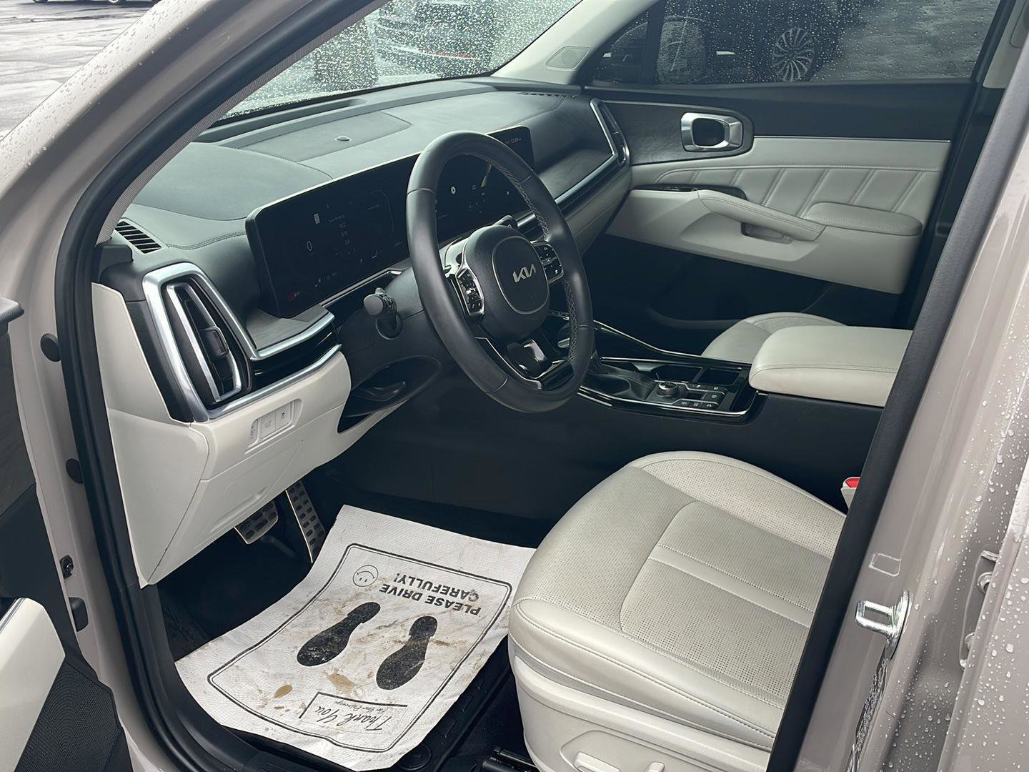 Used 2025 Kia Sorento SX AWD/4WD image 9