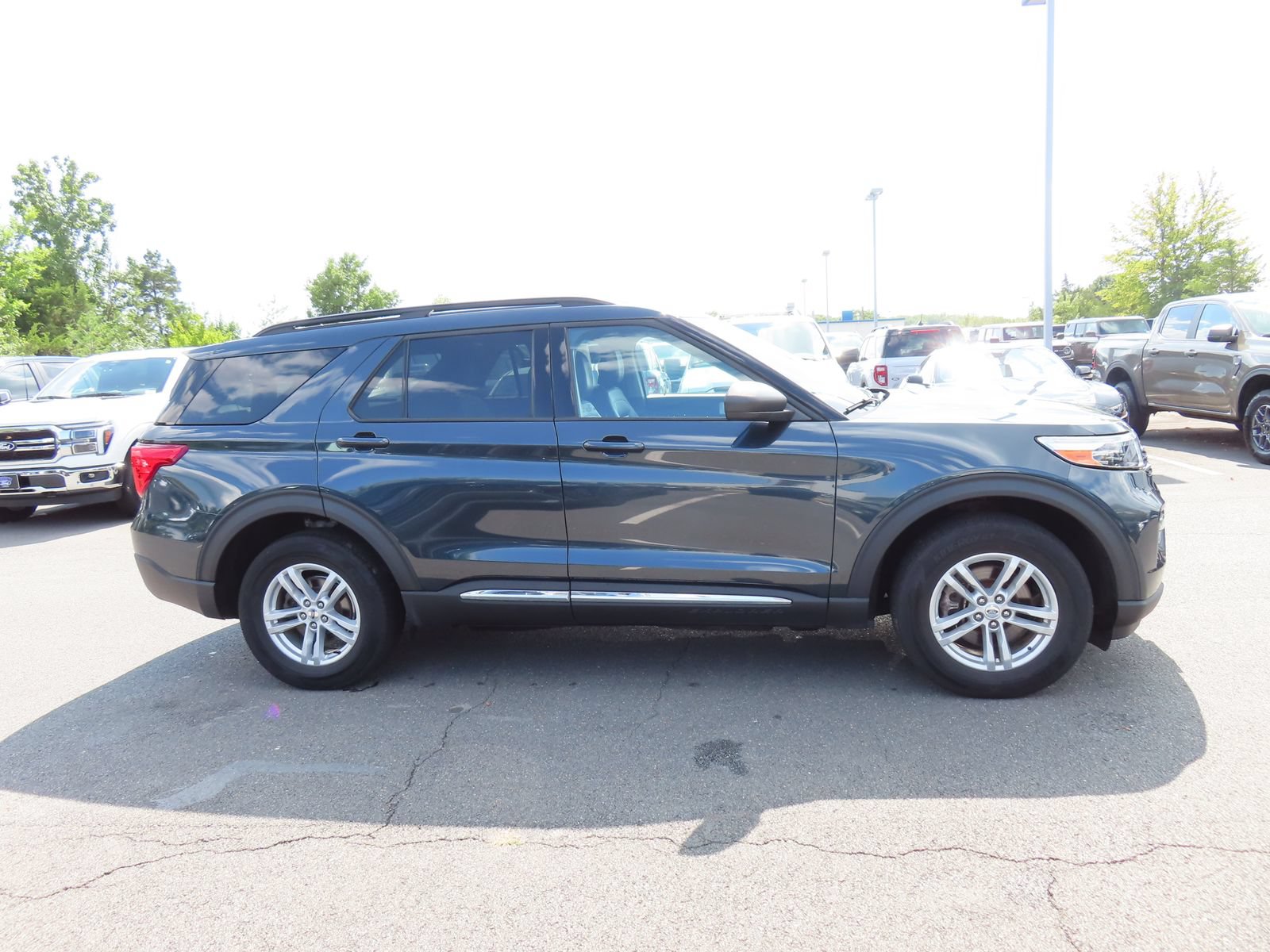 Certified 2023 Ford Explorer XLT w/ Equipment Group 202A AWD/4WD image 4