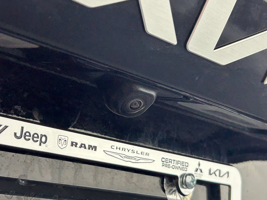 Used 2023 Kia Sorento S FWD image 19