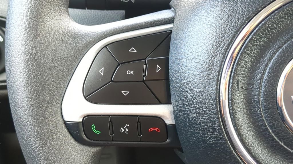 Used 2023 Jeep Renegade Latitude AWD/4WD image 18