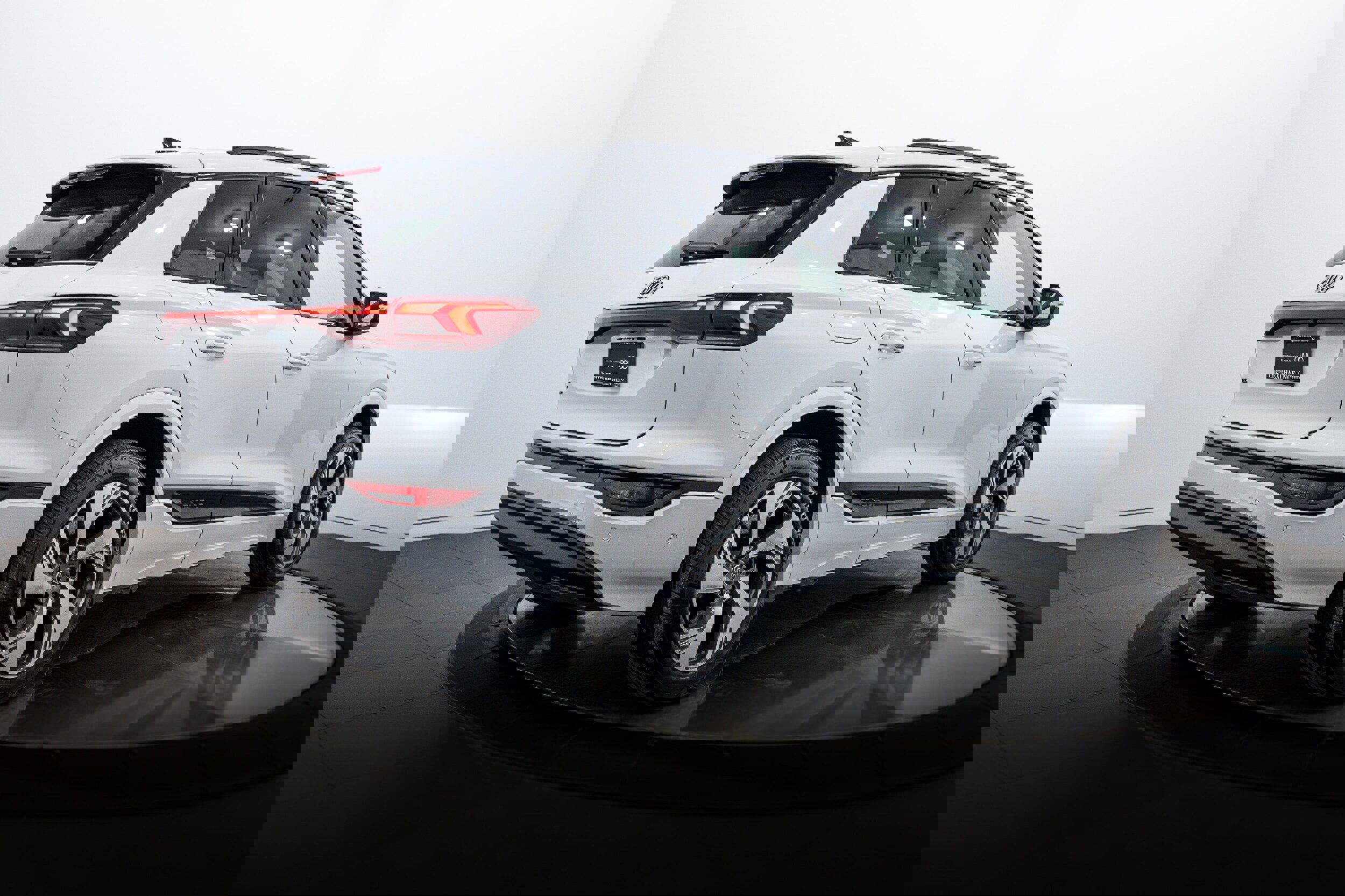 Certified 2025 Audi Q6 e-tron Premium Plus image 4