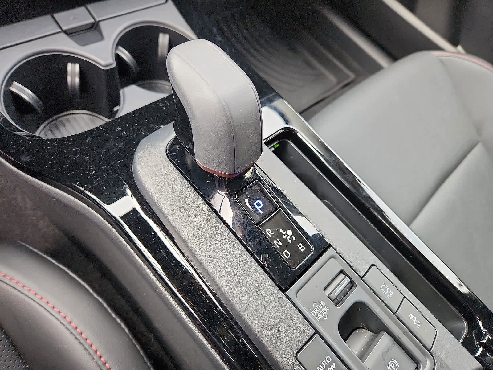 Used 2025 Toyota Prius Plug-In Hybrid image 16