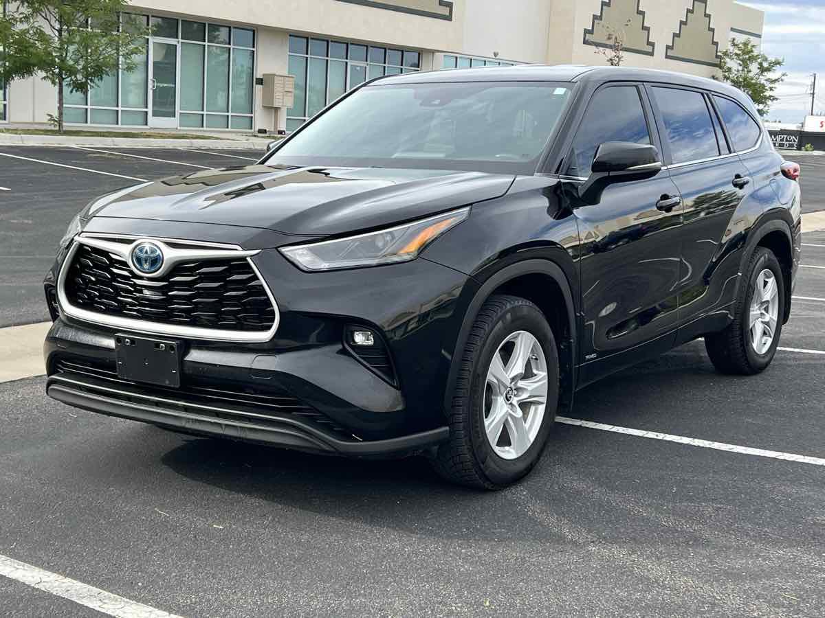 Used 2023 Toyota Highlander LE AWD/4WD image 7