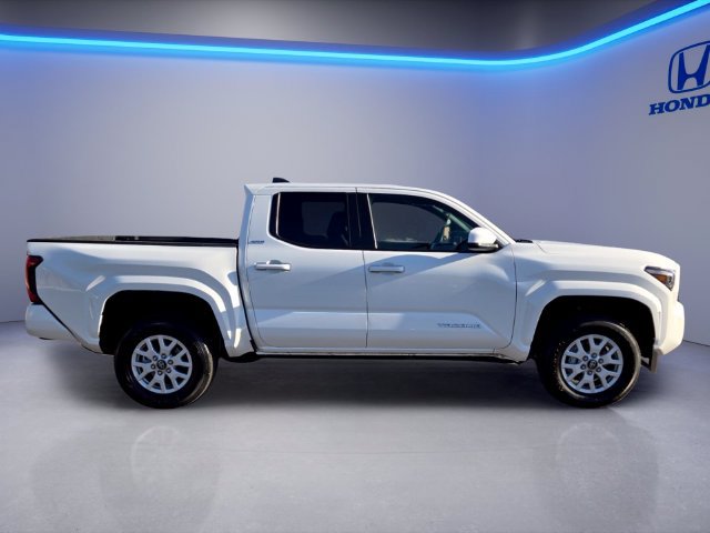 Used 2025 Toyota Tacoma SR5 AWD/4WD image 3