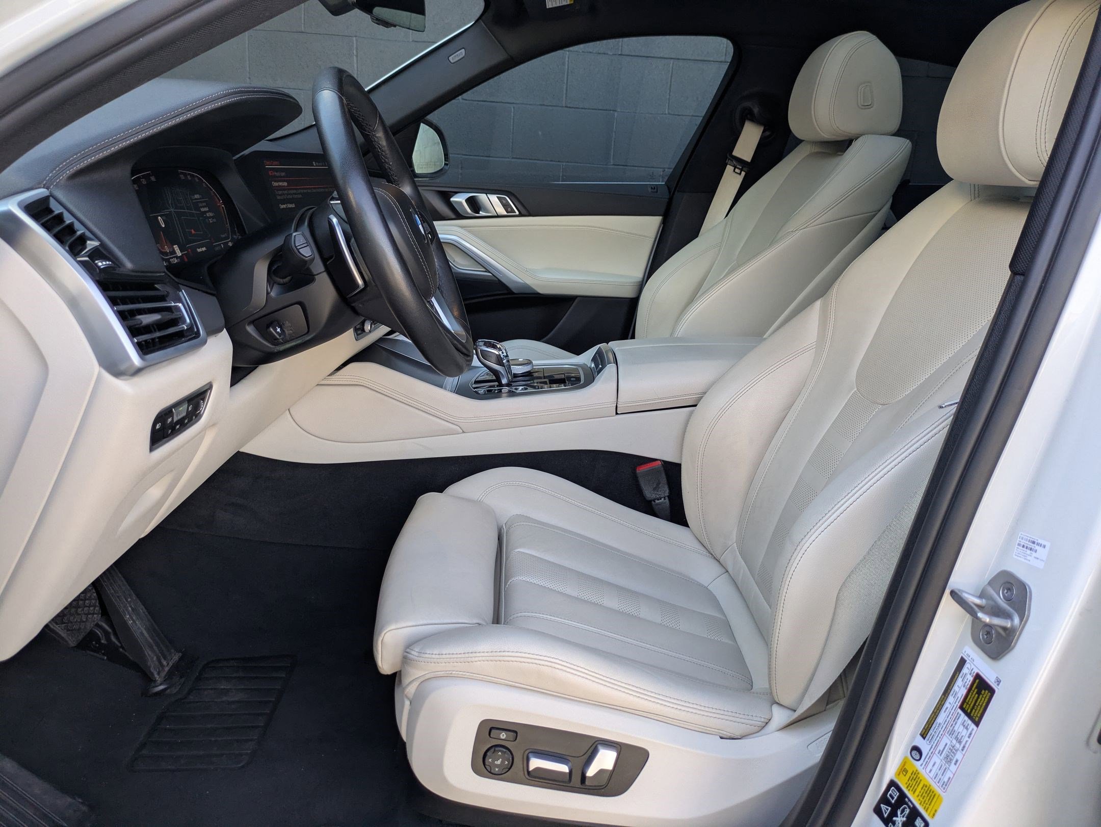 Used 2021 BMW X6 xDrive40i w/ Executive Package 2 AWD/4WD image 22