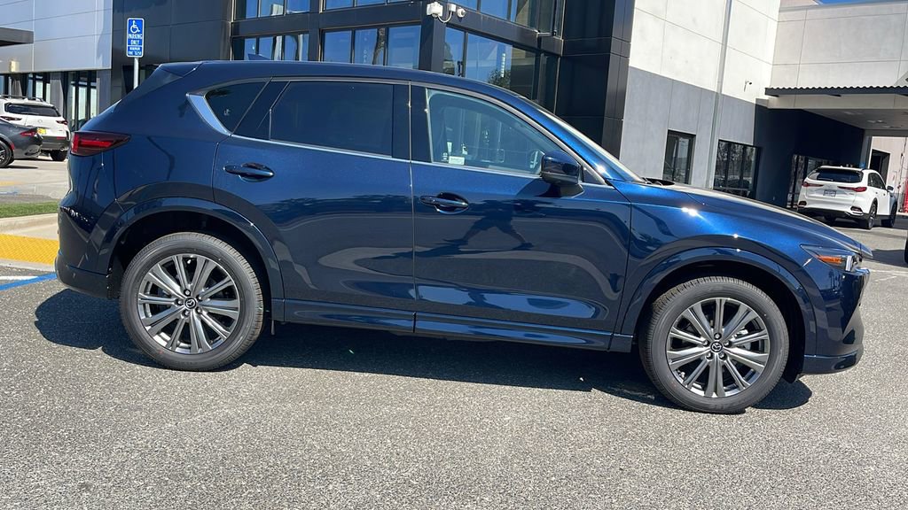 New 2025 MAZDA CX-5 Signature image 6
