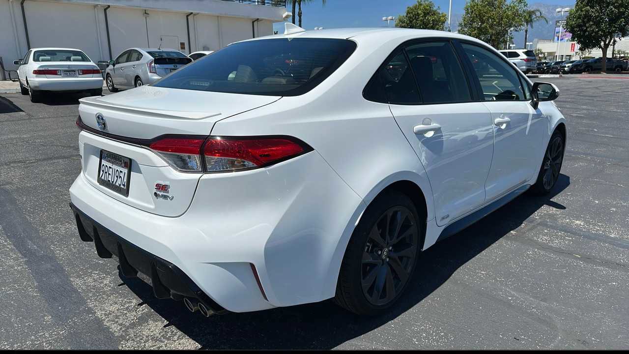 Used 2025 Toyota Corolla SE w/ Convenience Package AWD/4WD image 4