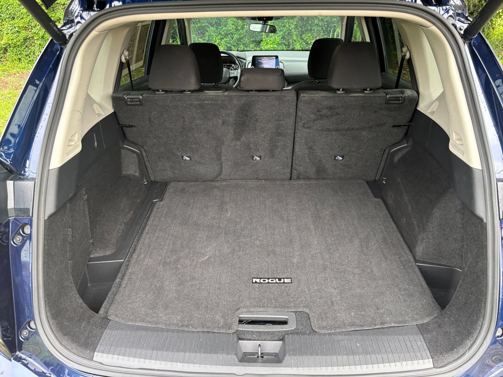 Used 2025 Nissan Rogue SV FWD image 31