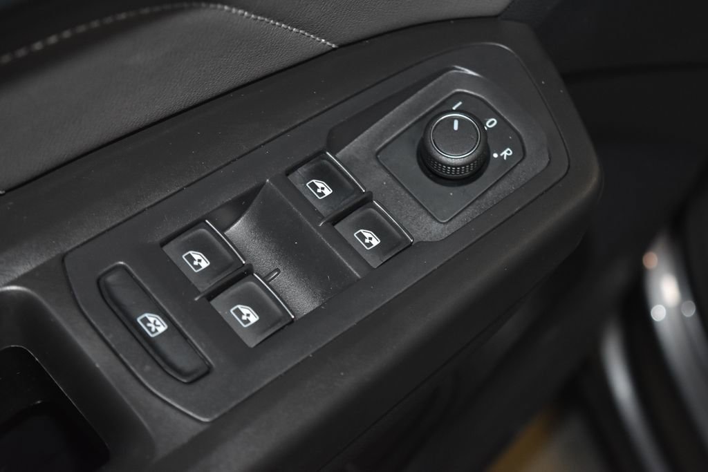 Used 2023 Volkswagen Atlas Cross Sport SE w/ Panoramic Sunroof Package image 5