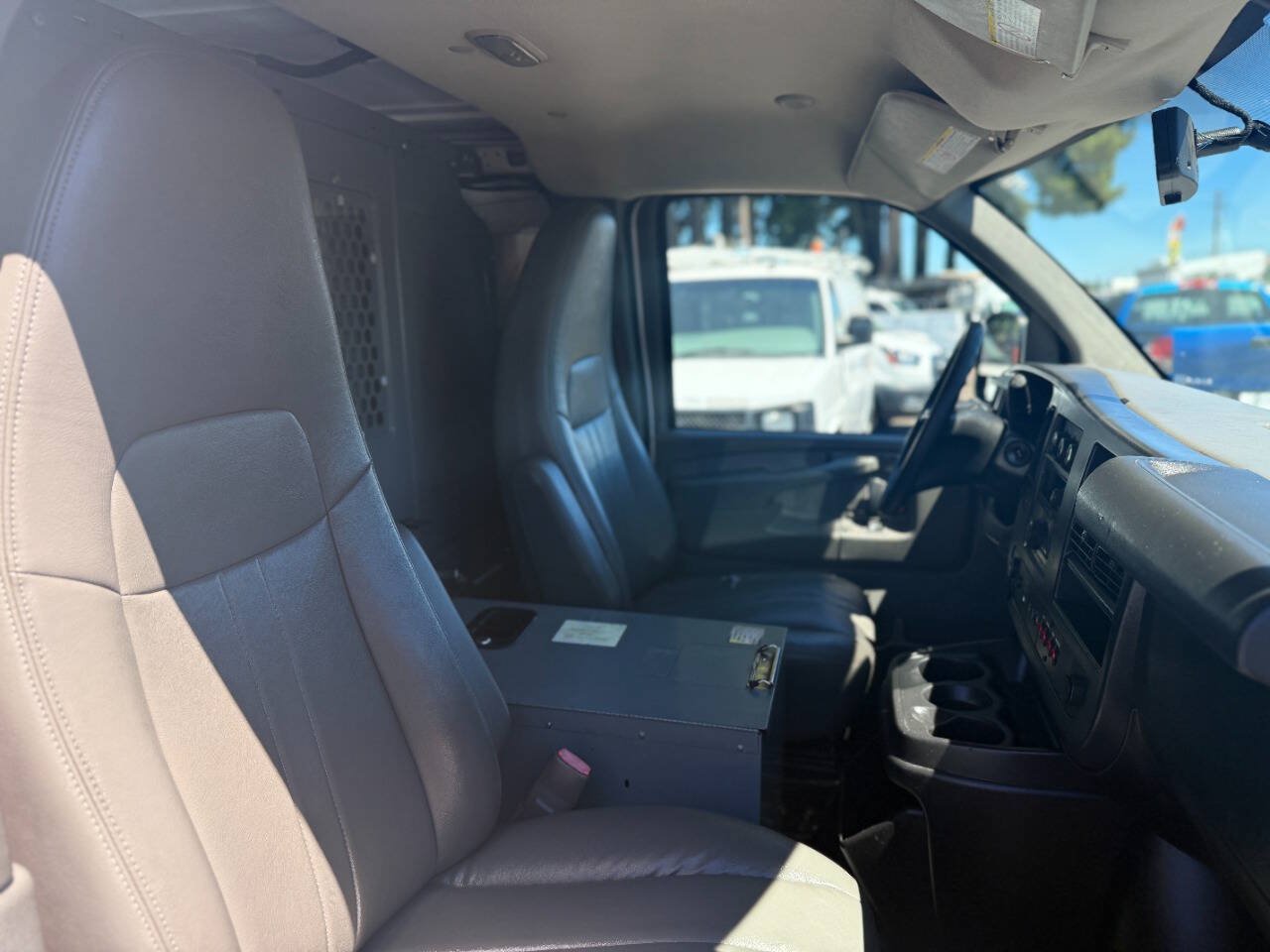 Used 2014 Chevrolet Express 2500 RWD image 20