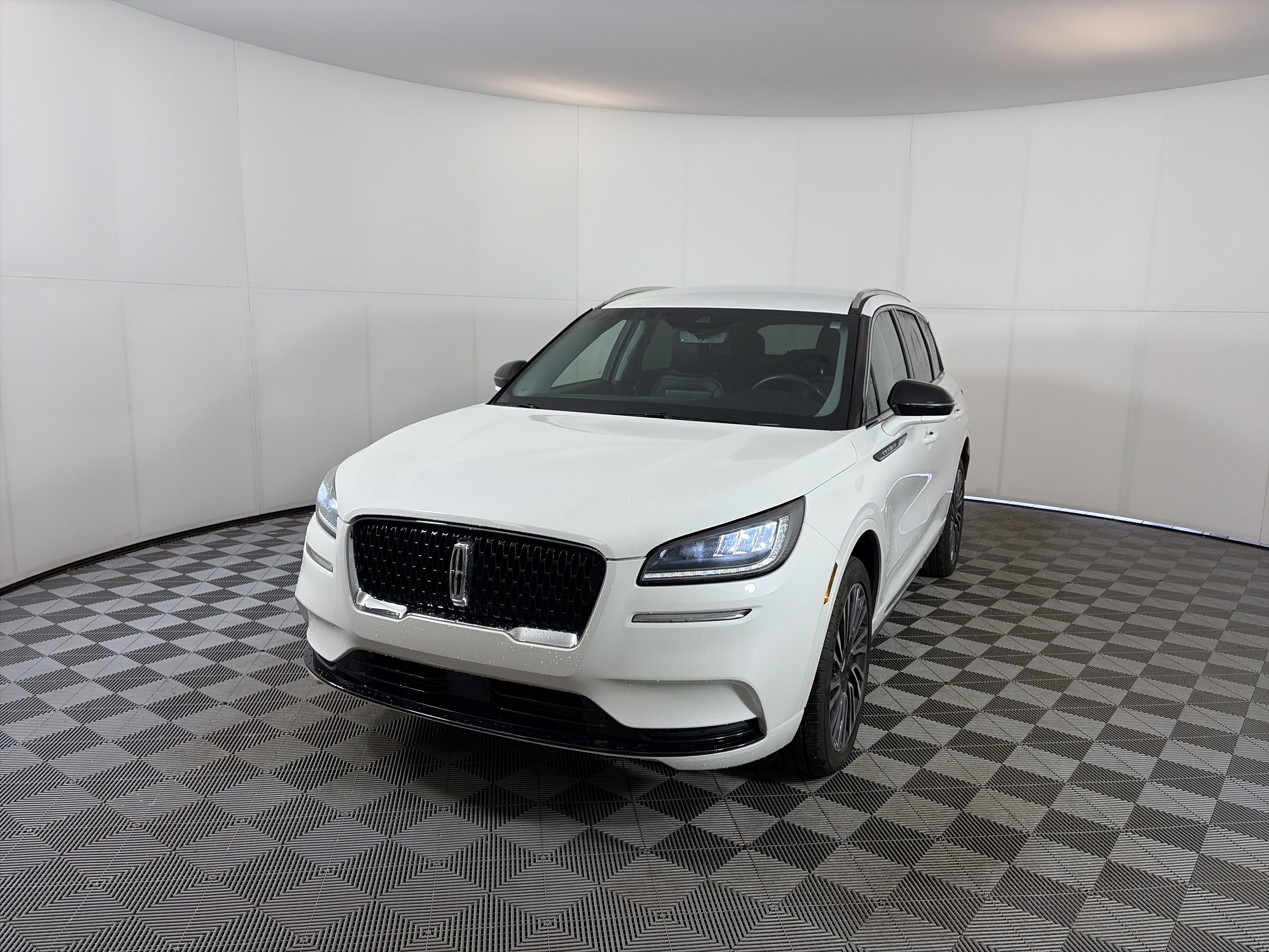 Used 2022 Lincoln Corsair Reserve w/ Sport Package image 2