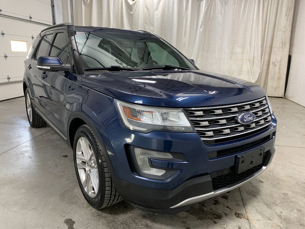 Used 2017 Ford Explorer XLT w/ Equipment Group 202A image 2