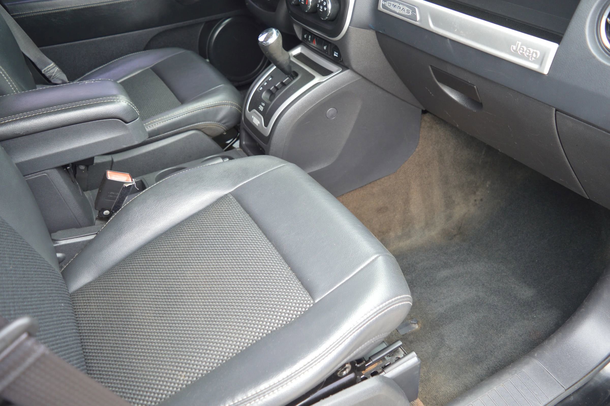 Used 2014 Jeep Compass Latitude FWD image 17