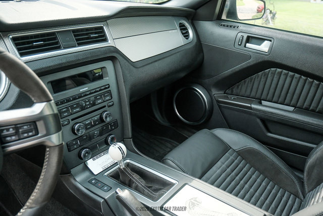 Used 2010 Ford Mustang Shelby GT500 RWD image 30