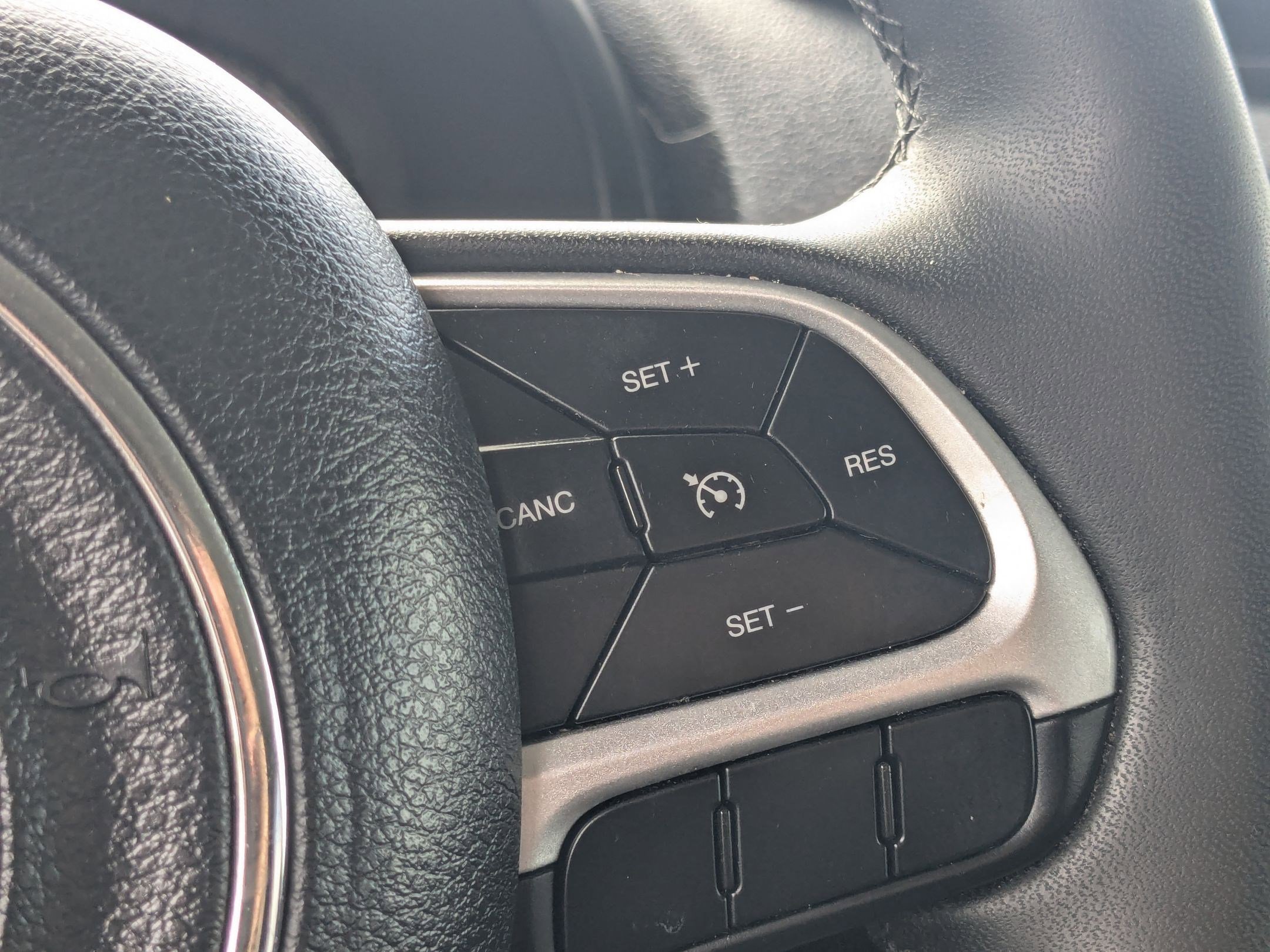 Used 2020 Jeep Renegade Latitude w/ Popular Equipment Group image 19