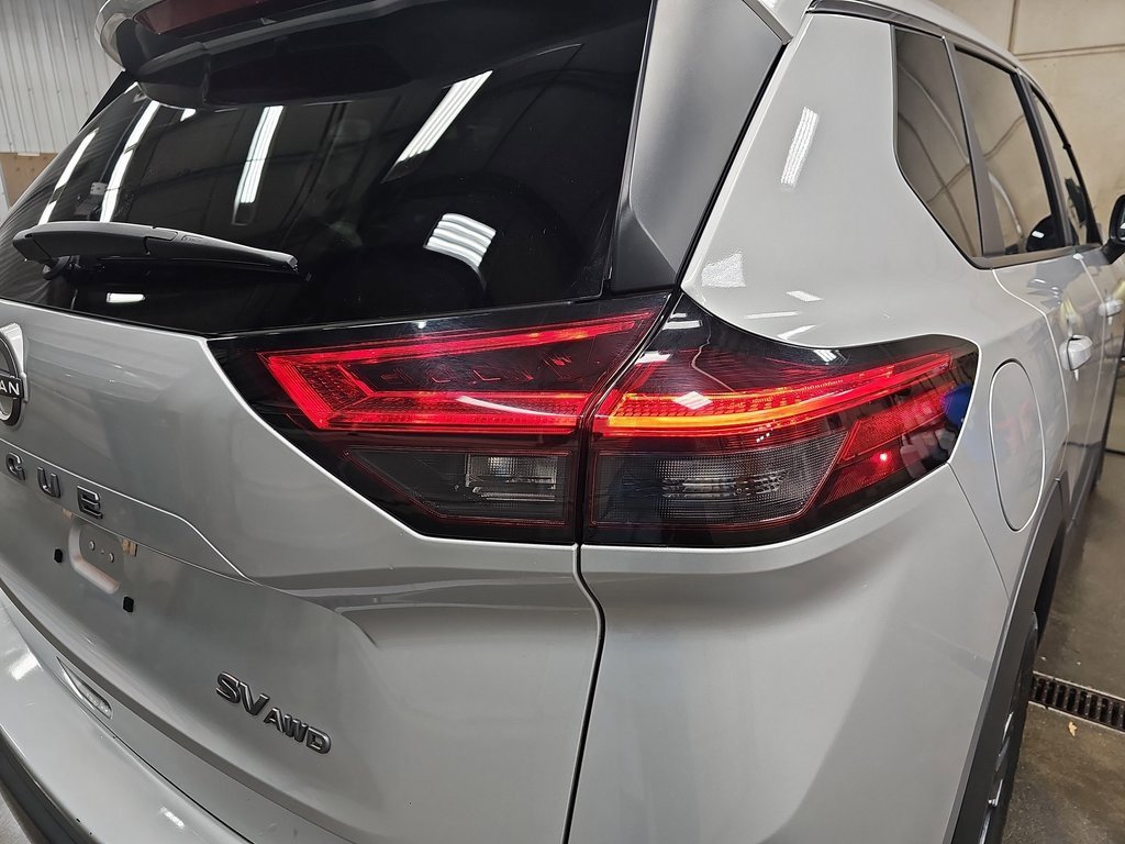 Used 2024 Nissan Rogue SV image 33