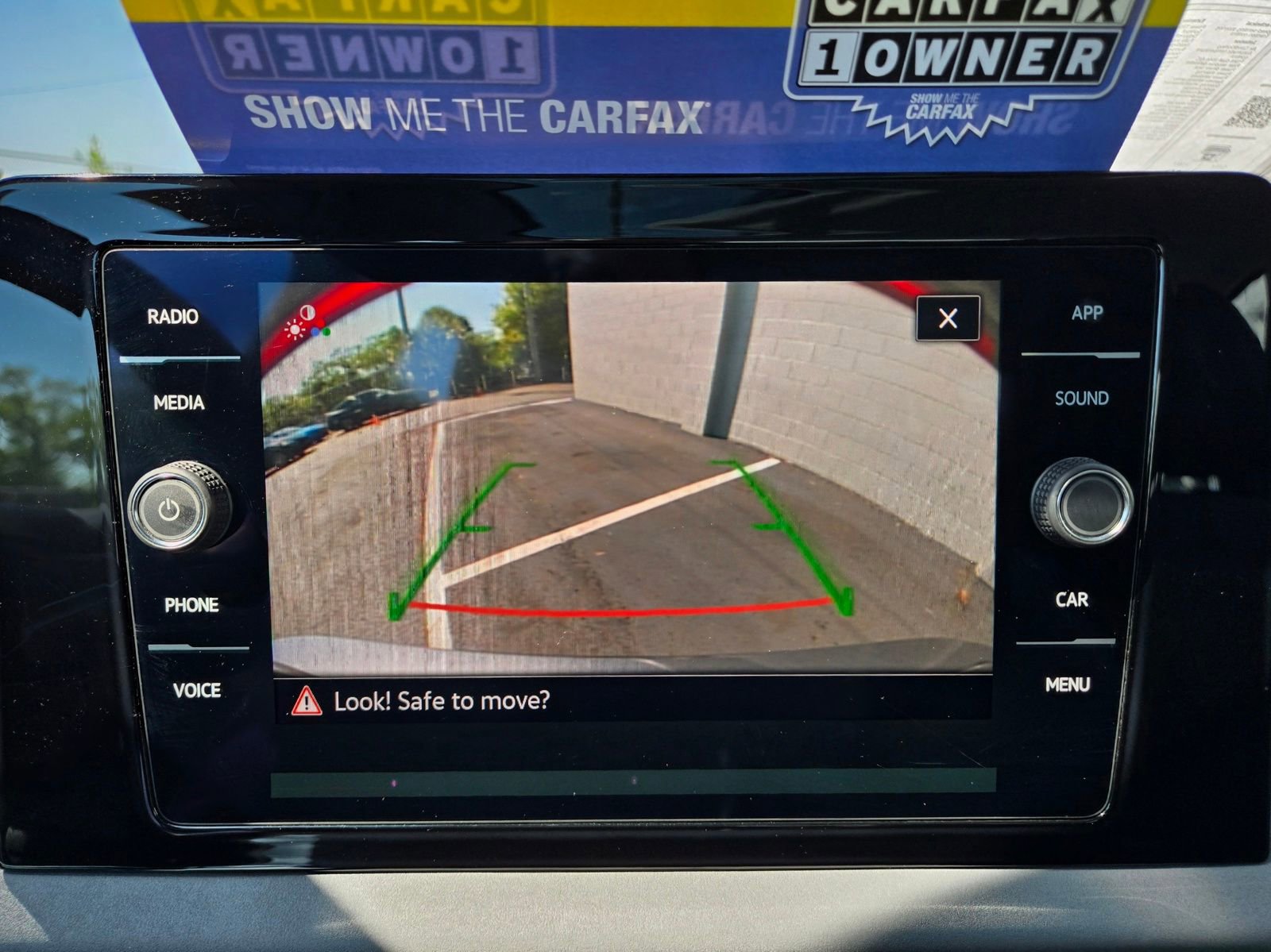 Used 2025 Volkswagen Jetta SE image 28