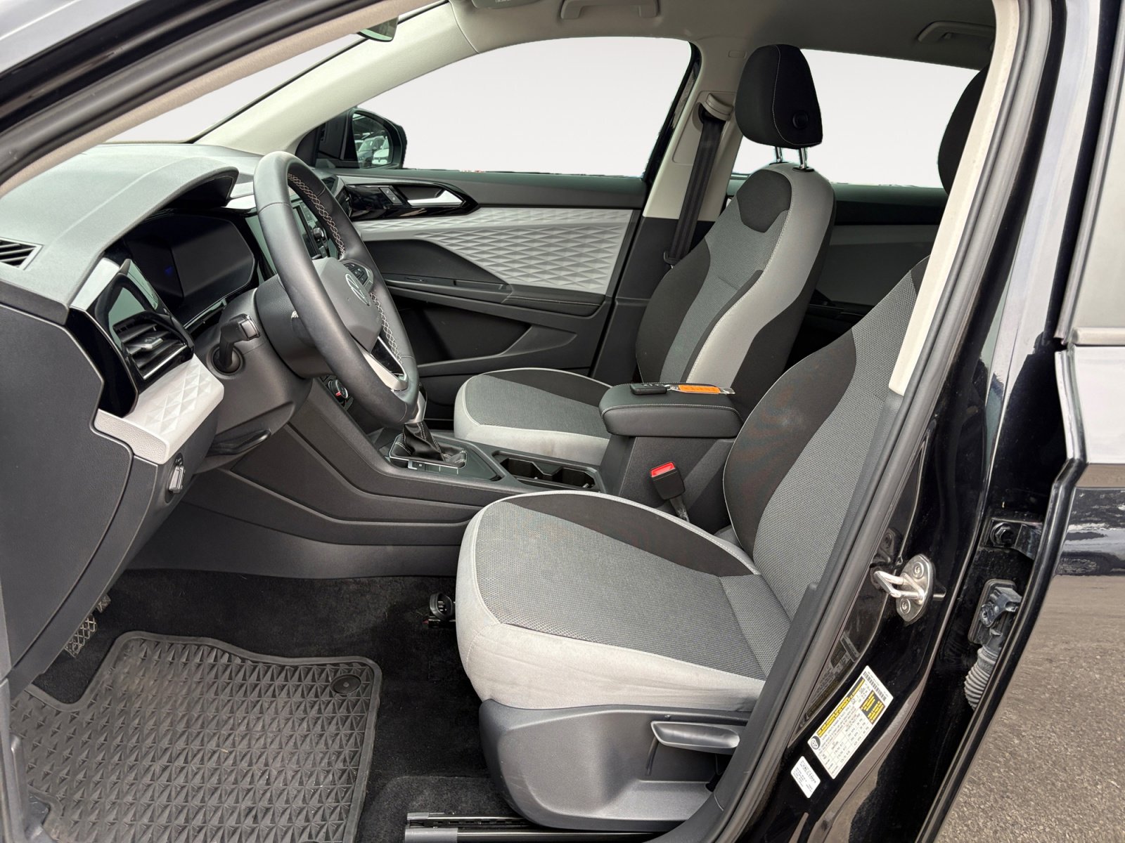 Certified 2024 Volkswagen Taos S w/ MDO Package image 19