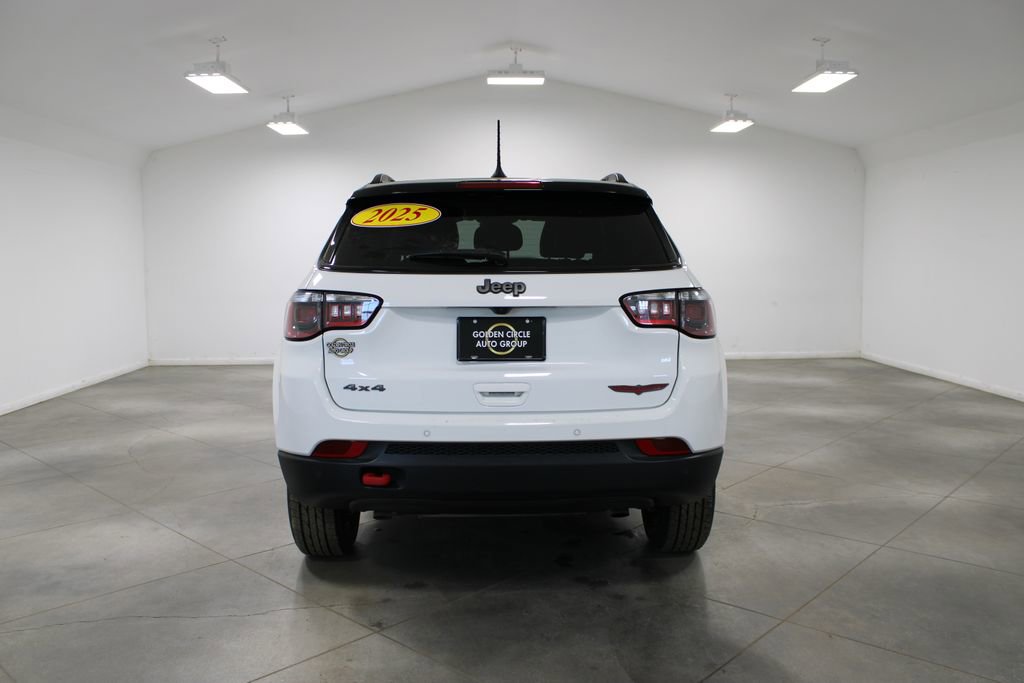 Used 2025 Jeep Compass Trailhawk image 8
