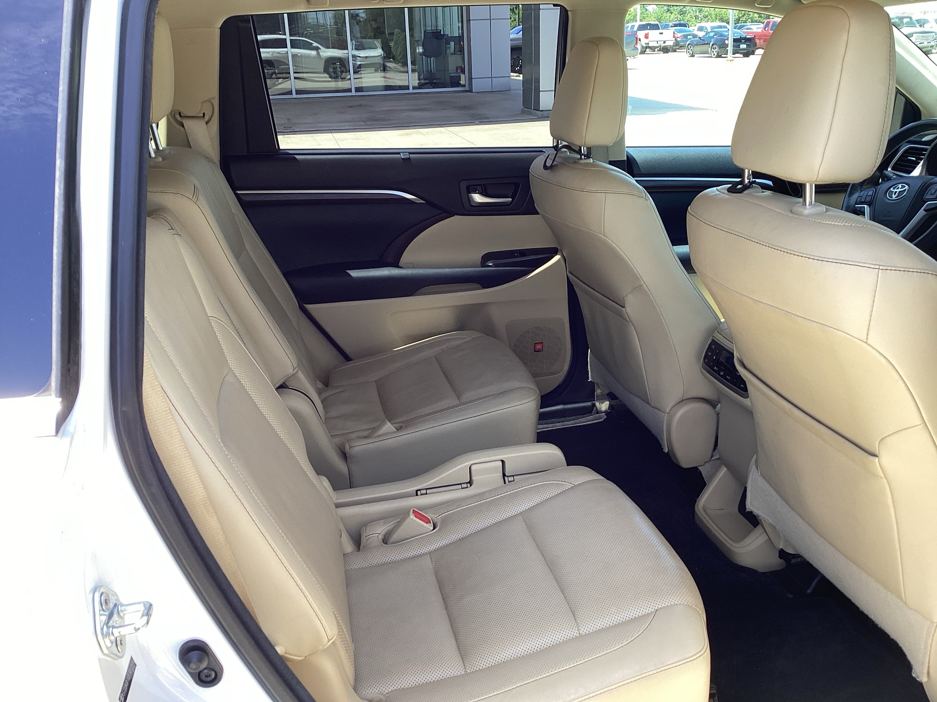 Used 2014 Toyota Highlander Limited Platinum AWD/4WD image 11