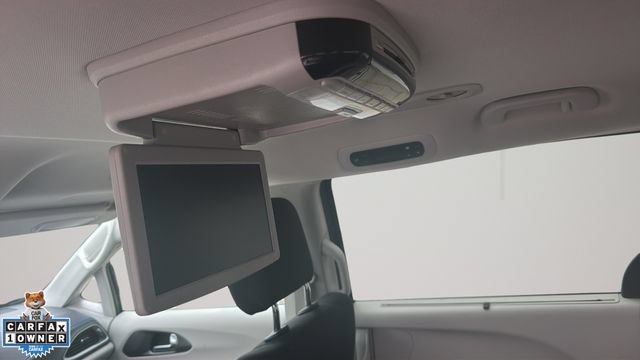 Certified 2021 Chrysler Pacifica Touring w/ Cold Weather Group FWD image 9