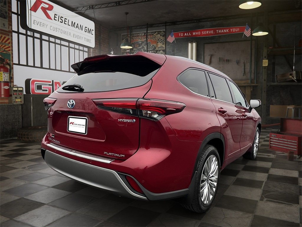 Used 2024 Toyota Highlander Platinum image 3