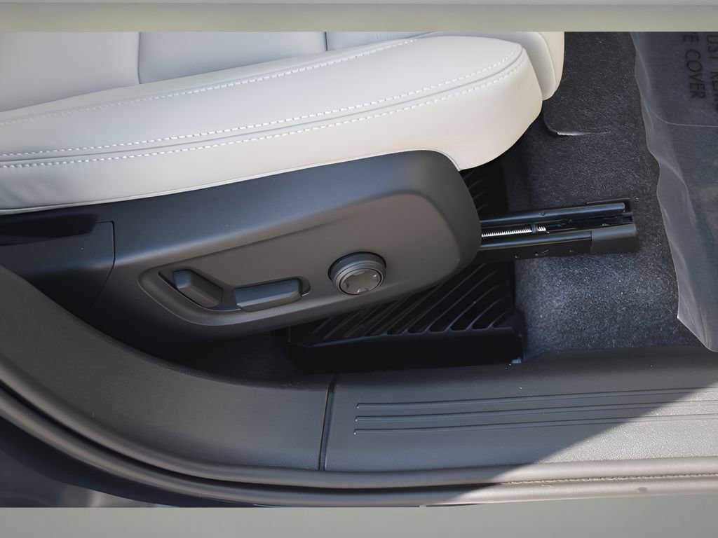 New 2026 Volvo XC40 B5 Ultra w/ Protection Package Premier image 20