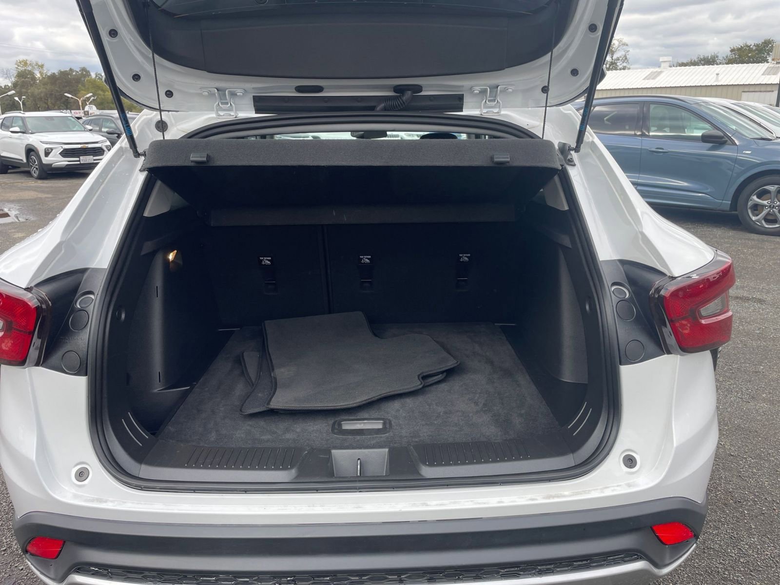 Used 2025 Chevrolet Trax LT image 31