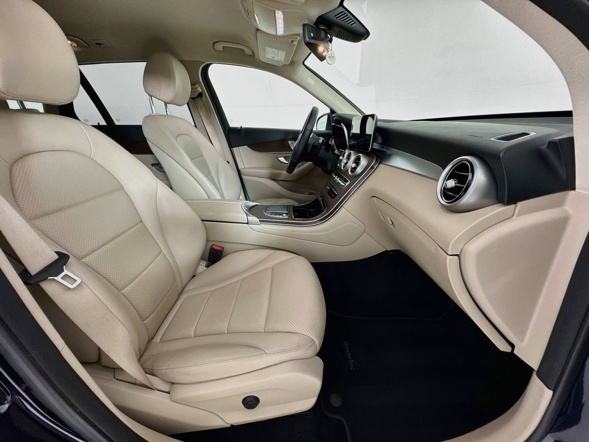 Used 2021 Mercedes-Benz GLC 300 image 29