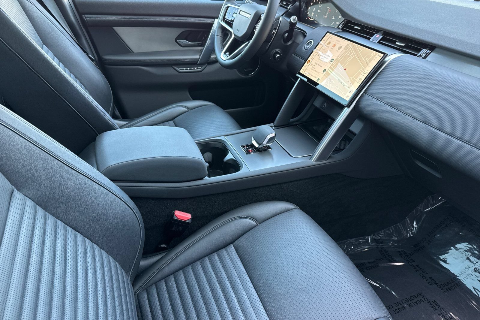 Certified 2025 Land Rover Discovery Sport Dynamic SE AWD/4WD image 17