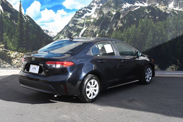 Certified 2025 Toyota Corolla LE image 3