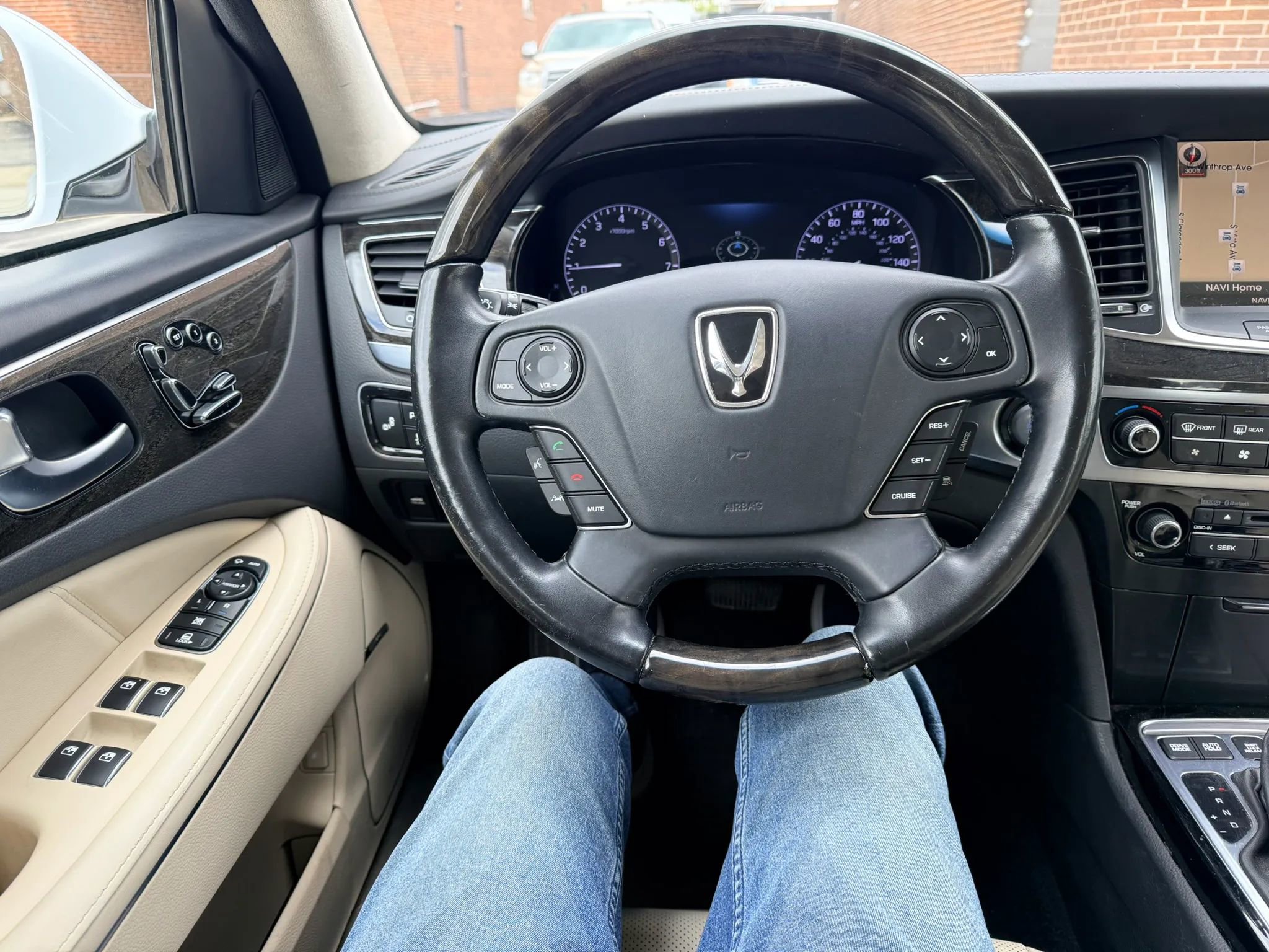 Used 2014 Hyundai Equus Signature RWD image 10