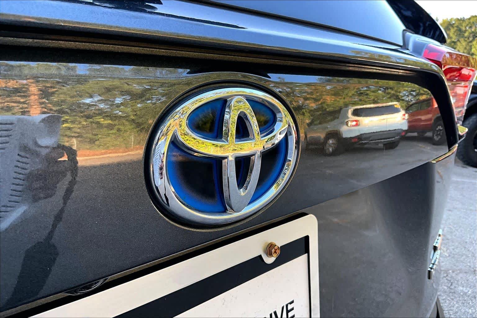 Certified 2021 Toyota RAV4 XLE w/ Convenience Package AWD/4WD image 31