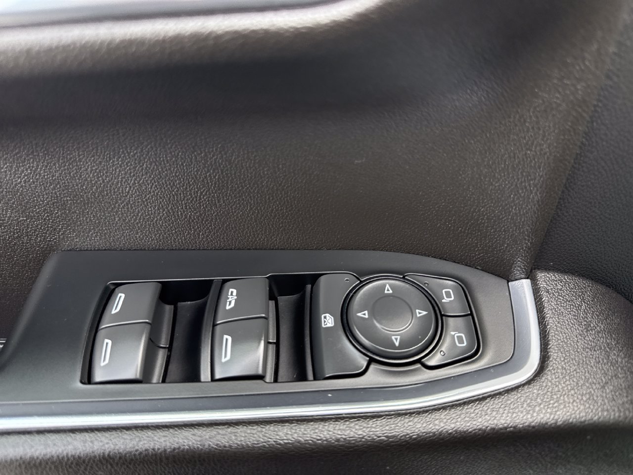 Used 2023 Chevrolet Silverado 1500 LT w/ Protection Package AWD/4WD image 17