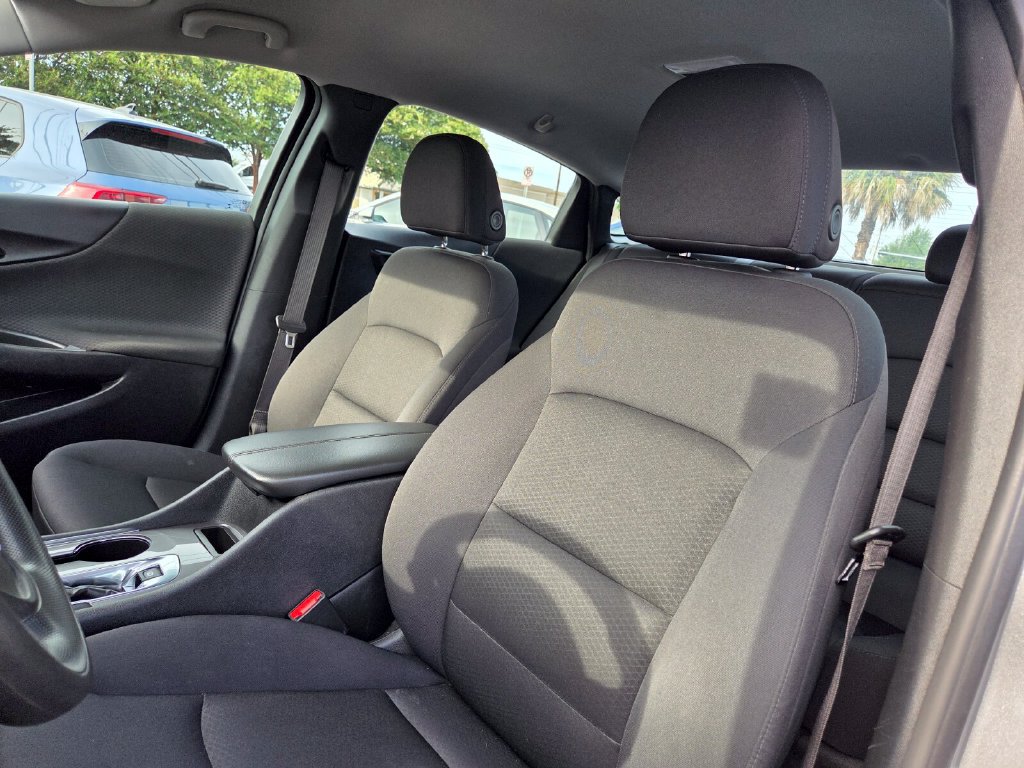 Used 2025 Chevrolet Malibu LT FWD image 11